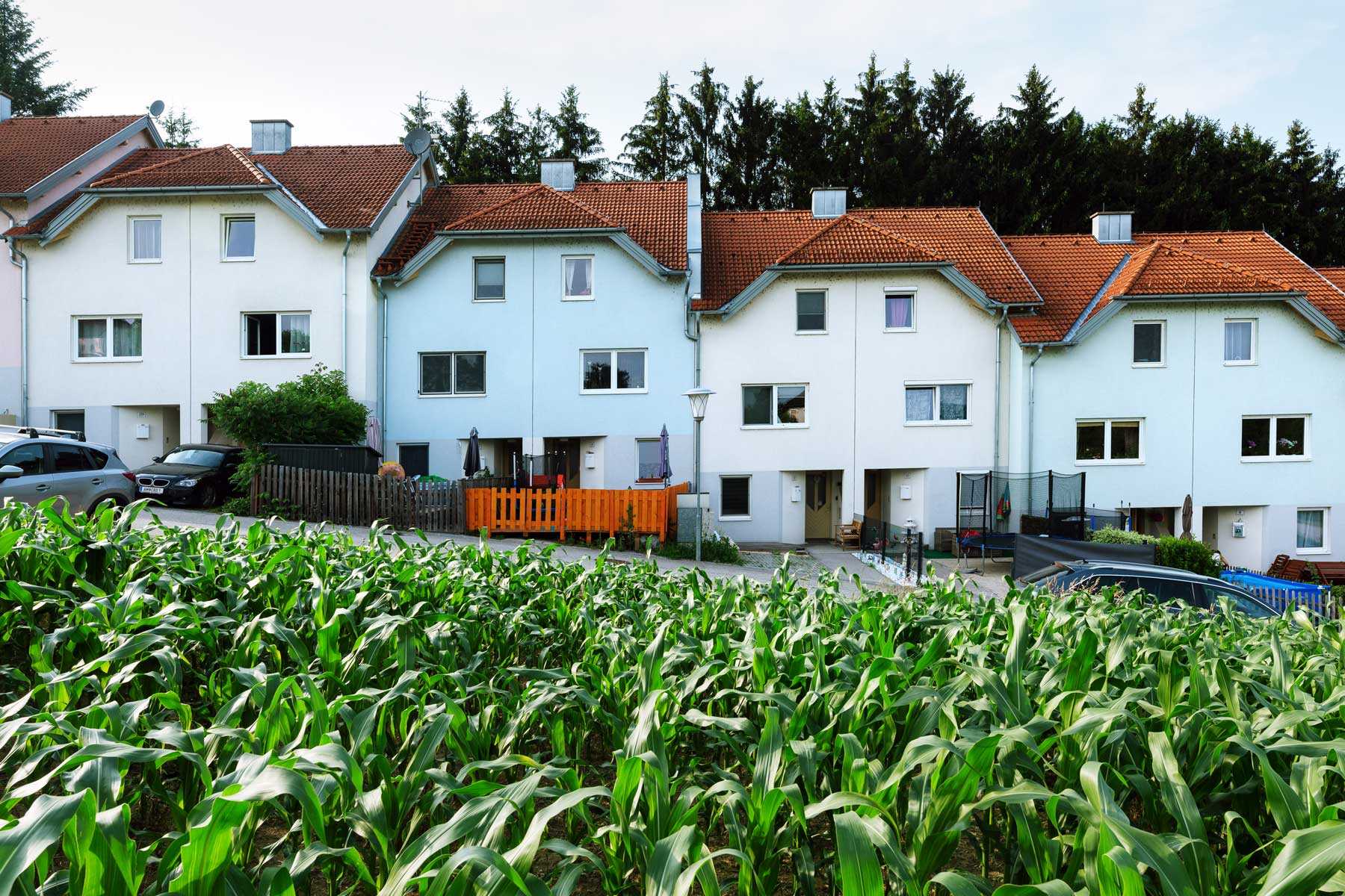 Reihenhäuser in Euratsfeld, die mit Nahwärme versorgt werden.